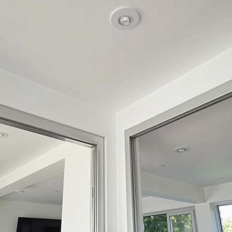 Phào chỉ nhôm bạc sáng, ốp trần giao phòng, tạo sự liền mạch